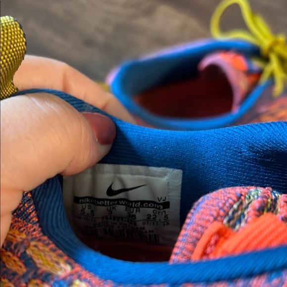 Nike Roche Run Flyknit Multicolor Sneakers - Picture 3 of 11